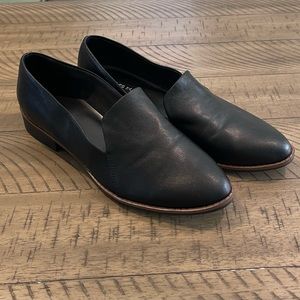 Women’s Black Loafer. Size 10. Brand Indigo RD.